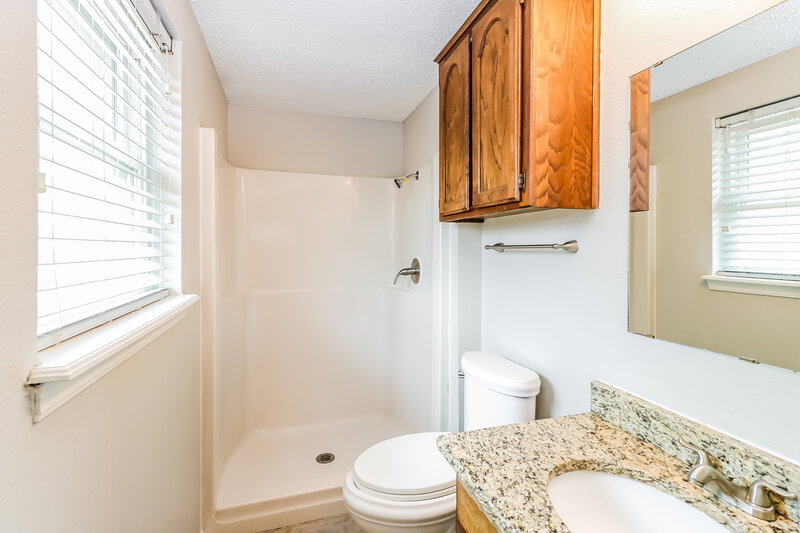 1,330/Mo, 10305 S Winston Way Oklahoma City, OK 73139 Main Bathroom View