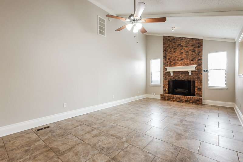 1,595/Mo, 12913 Heron Ln Oklahoma City, OK 73170 Living Room View 2