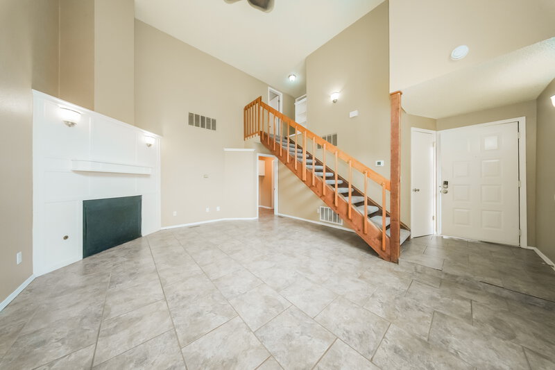 1,855/Mo, 616 Stoneridge Dr Moore, OK 73160 Living Room View 2