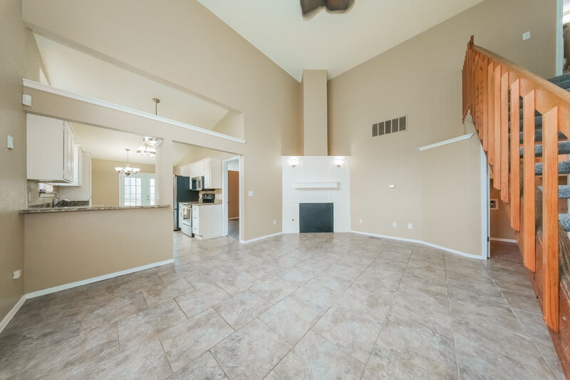 1,855/Mo, 616 Stoneridge Dr Moore, OK 73160 Living Room View 3