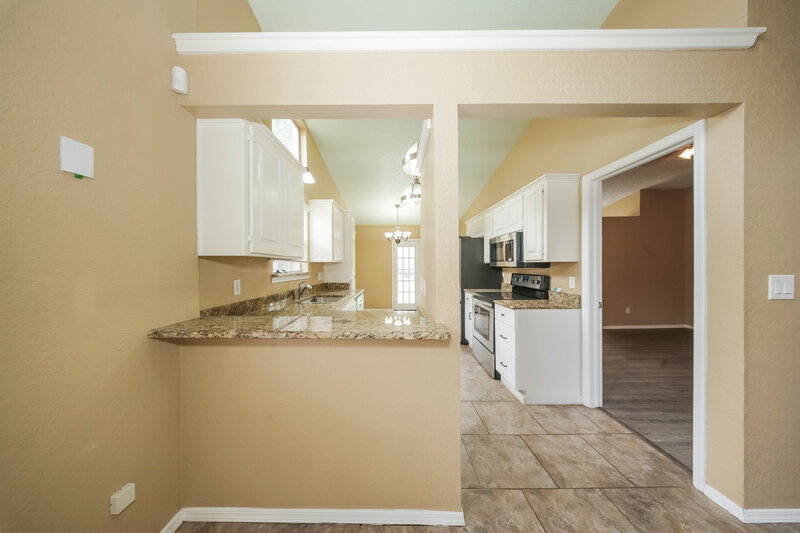 1,855/Mo, 616 Stoneridge Dr Moore, OK 73160 Kitchen View 2