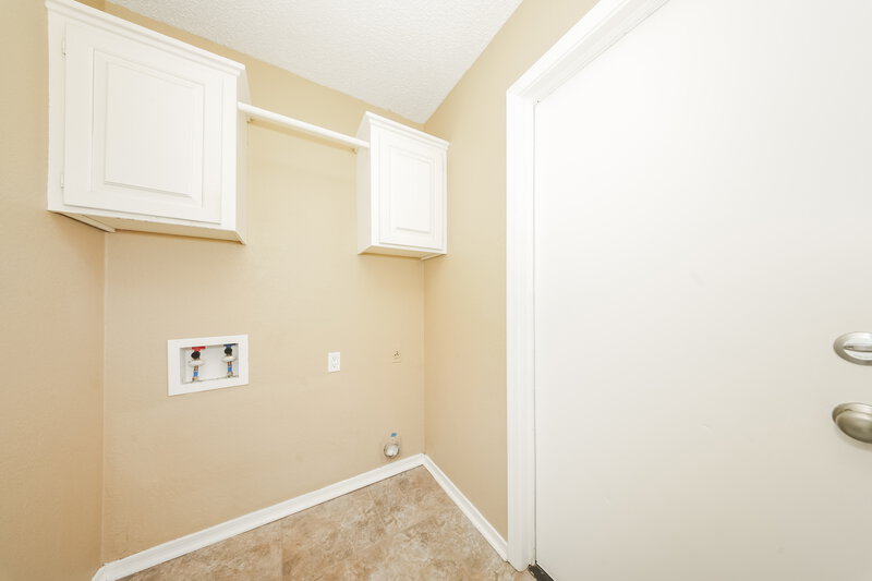 1,855/Mo, 616 Stoneridge Dr Moore, OK 73160 Laundry Room View