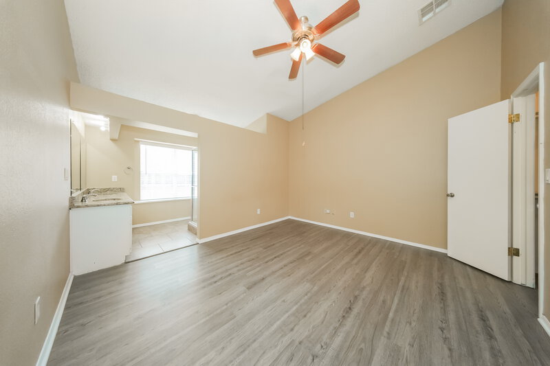 1,855/Mo, 616 Stoneridge Dr Moore, OK 73160 Main Bedroom View 2