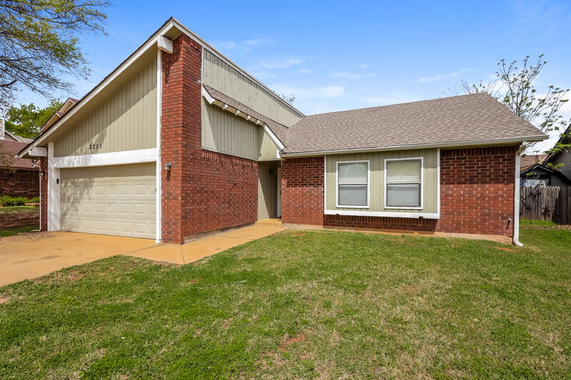 1,475/Mo, 2205 NE 9th St Moore, OK 73160 Front View