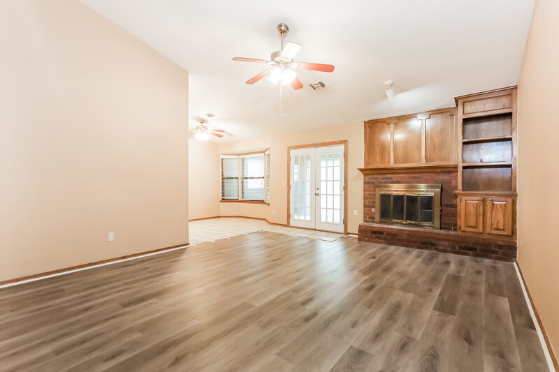 1,475/Mo, 2205 NE 9th St Moore, OK 73160 Living Room View