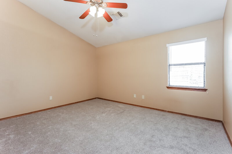 1,475/Mo, 2205 NE 9th St Moore, OK 73160 Main Bedroom View