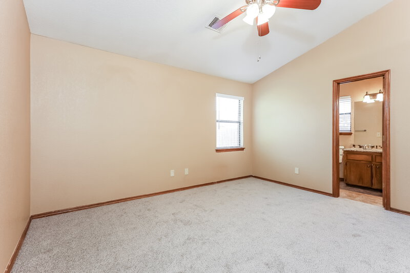 1,475/Mo, 2205 NE 9th St Moore, OK 73160 Main Bedroom View 2