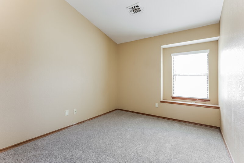 1,475/Mo, 2205 NE 9th St Moore, OK 73160 Bedroom View