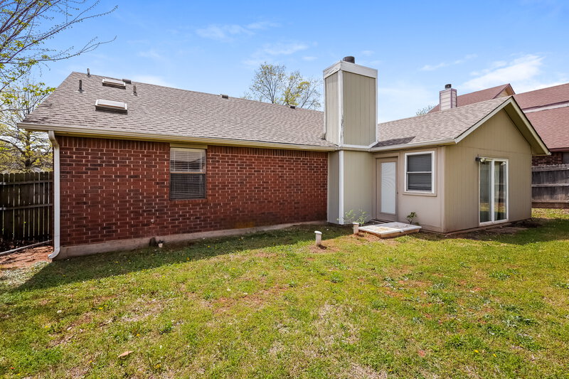1,475/Mo, 2205 NE 9th St Moore, OK 73160 Rear View 2