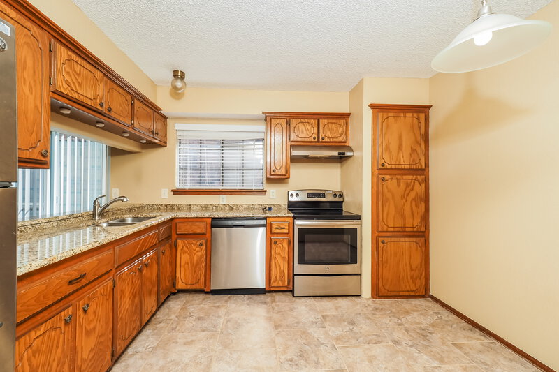 1,630/Mo, 7728 Doris Dr Oklahoma City, OK 73162 Kitchen View 2