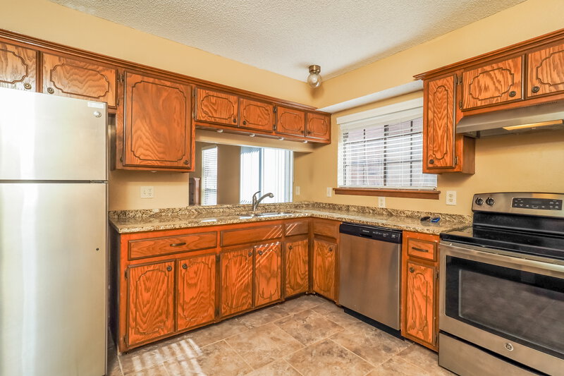 1,630/Mo, 7728 Doris Dr Oklahoma City, OK 73162 Kitchen View 3