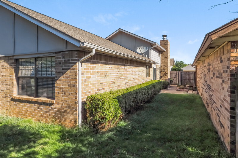 1,630/Mo, 7728 Doris Dr Oklahoma City, OK 73162 Rear View