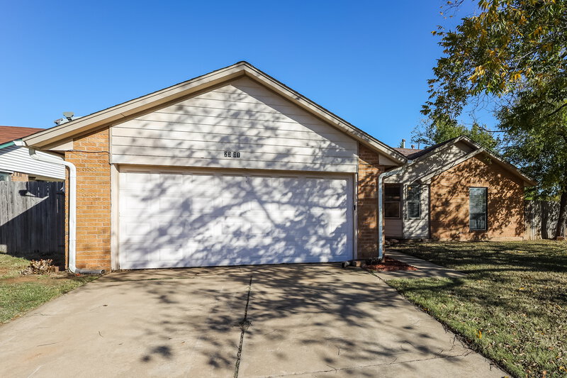 1,505/Mo, 2301 Fairfield Dr Edmond, OK 73012 Front View