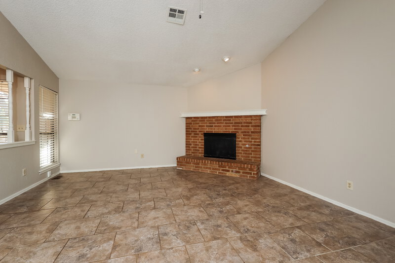 1,505/Mo, 2301 Fairfield Dr Edmond, OK 73012 Living Room View