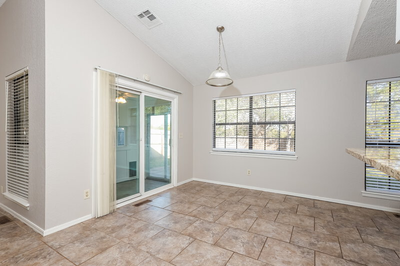 1,505/Mo, 2301 Fairfield Dr Edmond, OK 73012 Living Room View 2