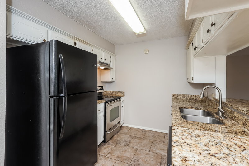 1,505/Mo, 2301 Fairfield Dr Edmond, OK 73012 Kitchen View