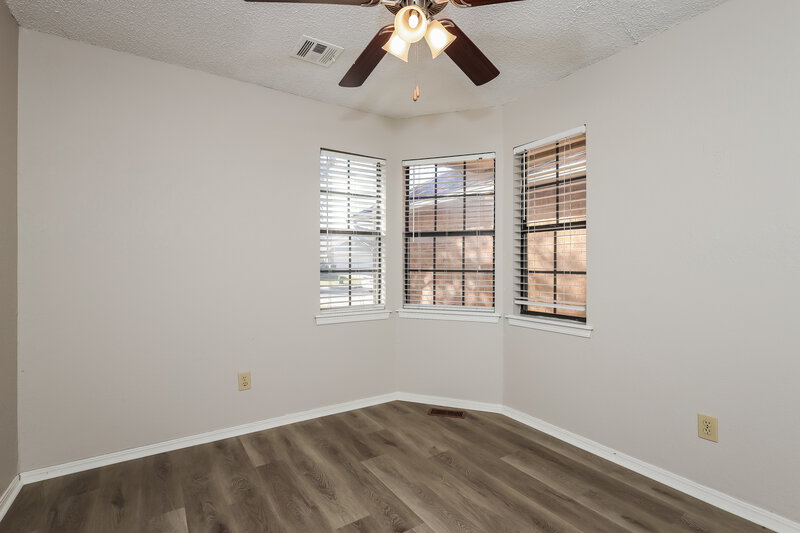 1,505/Mo, 2301 Fairfield Dr Edmond, OK 73012 Bedroom View 2