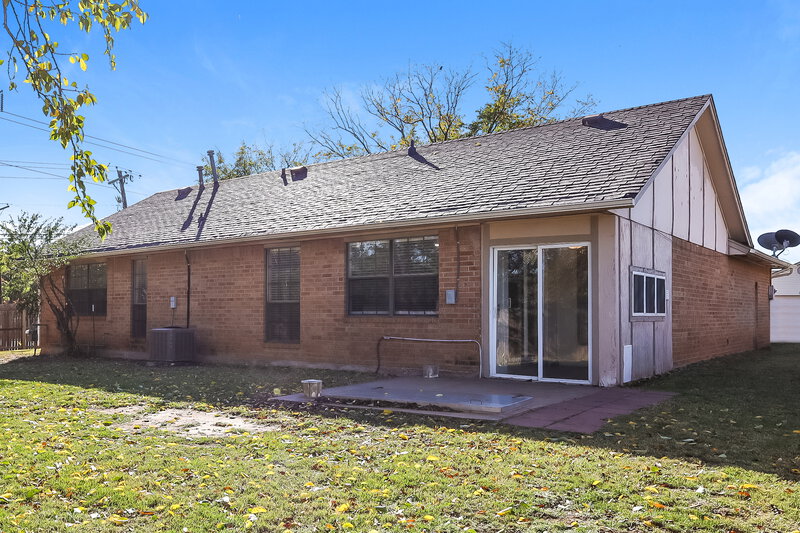 1,505/Mo, 2301 Fairfield Dr Edmond, OK 73012 Rear View