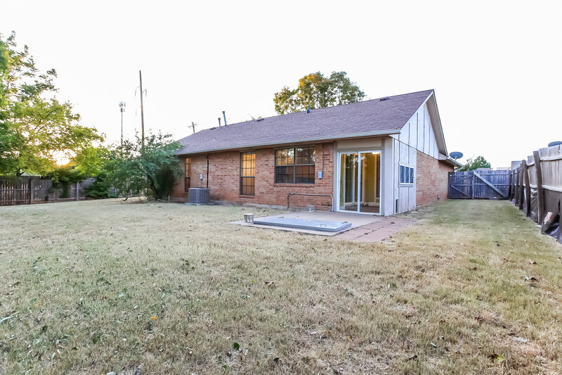 1,505/Mo, 2301 Fairfield Dr Edmond, OK 73012 Rear View 2