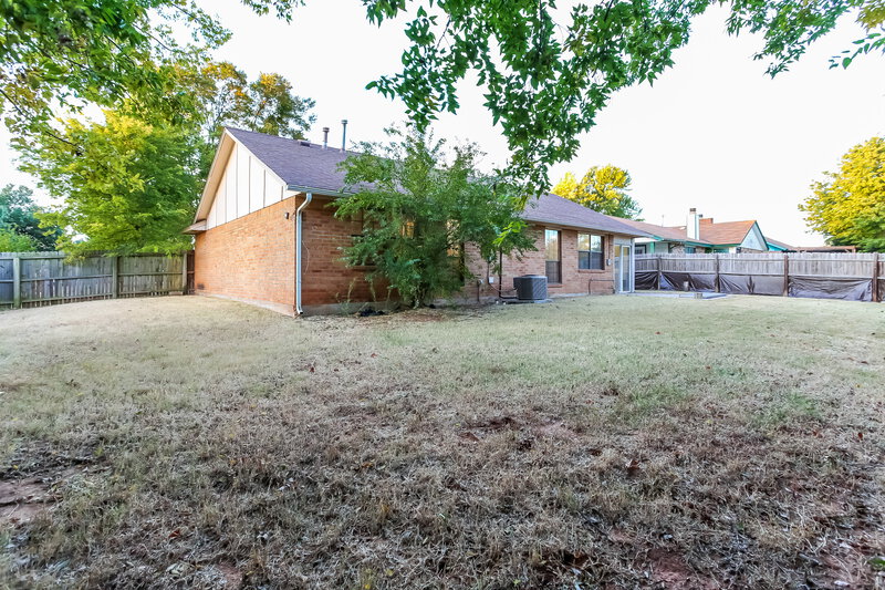 1,505/Mo, 2301 Fairfield Dr Edmond, OK 73012 Rear View 3