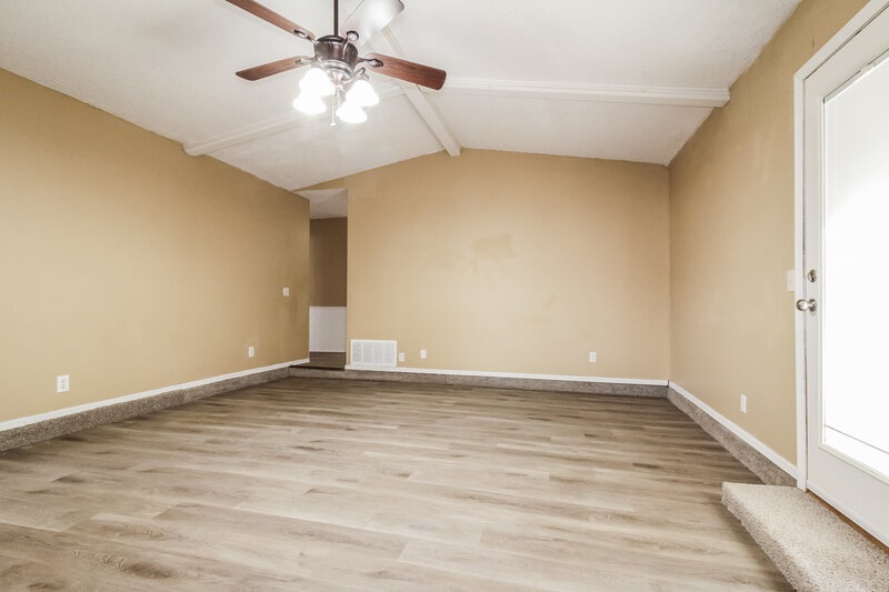 1,495/Mo, 501 S Bouziden Dr Moore, OK 73160 Living Room View