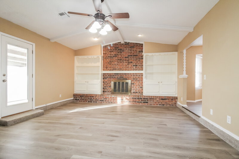 1,495/Mo, 501 S Bouziden Dr Moore, OK 73160 Living Room View 2
