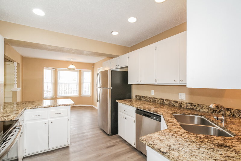 1,495/Mo, 501 S Bouziden Dr Moore, OK 73160 Kitchen View 2