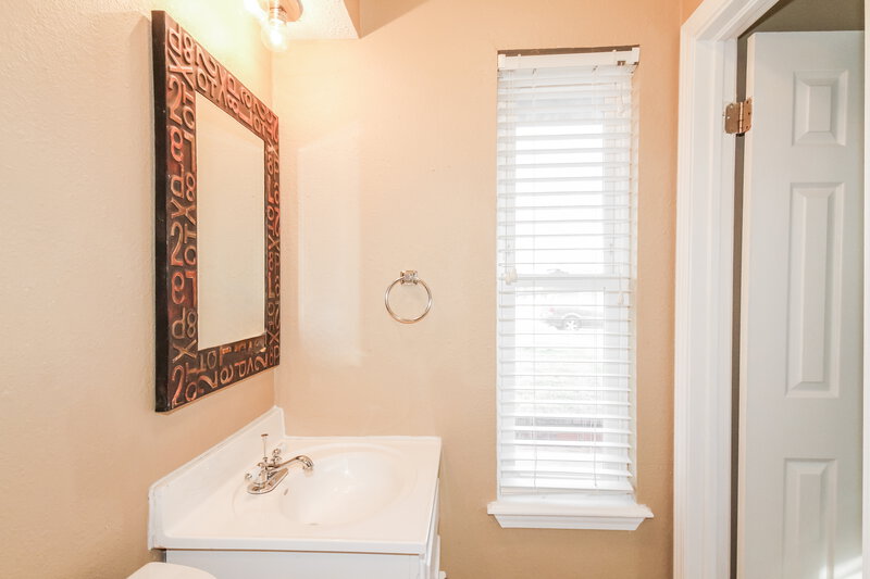 1,495/Mo, 501 S Bouziden Dr Moore, OK 73160 Main Bathroom View