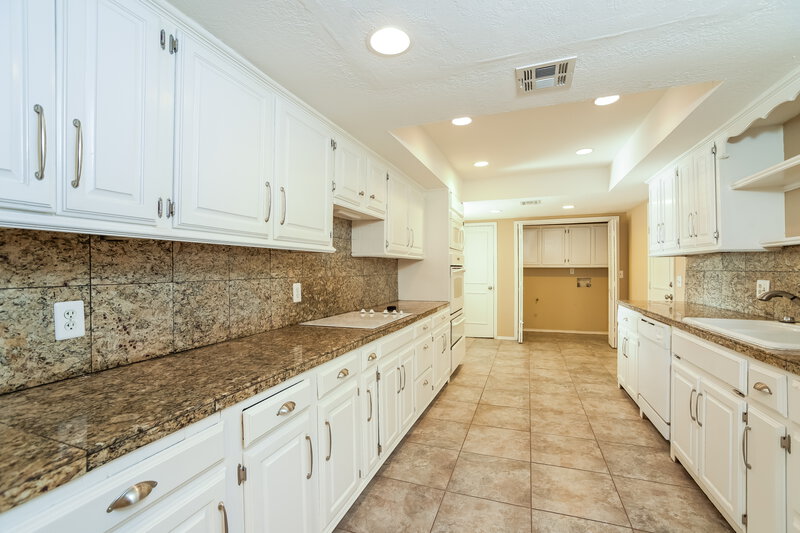 1,665/Mo, 10004 Southridge Dr Oklahoma City, OK 73159 Kitchen View
