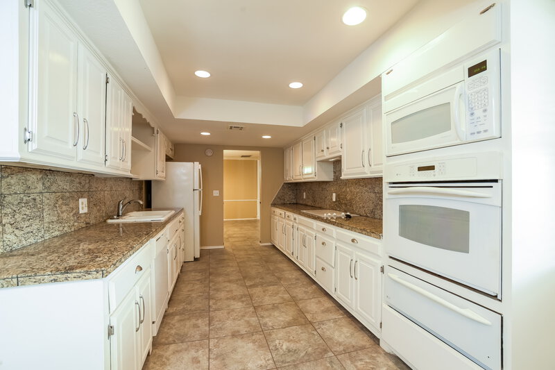 1,665/Mo, 10004 Southridge Dr Oklahoma City, OK 73159 Kitchen View 3