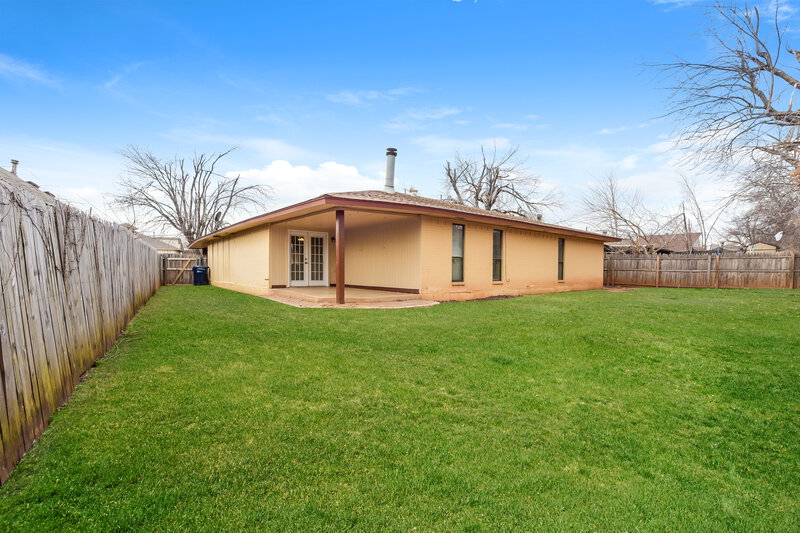 1,665/Mo, 10004 Southridge Dr Oklahoma City, OK 73159 Rear View