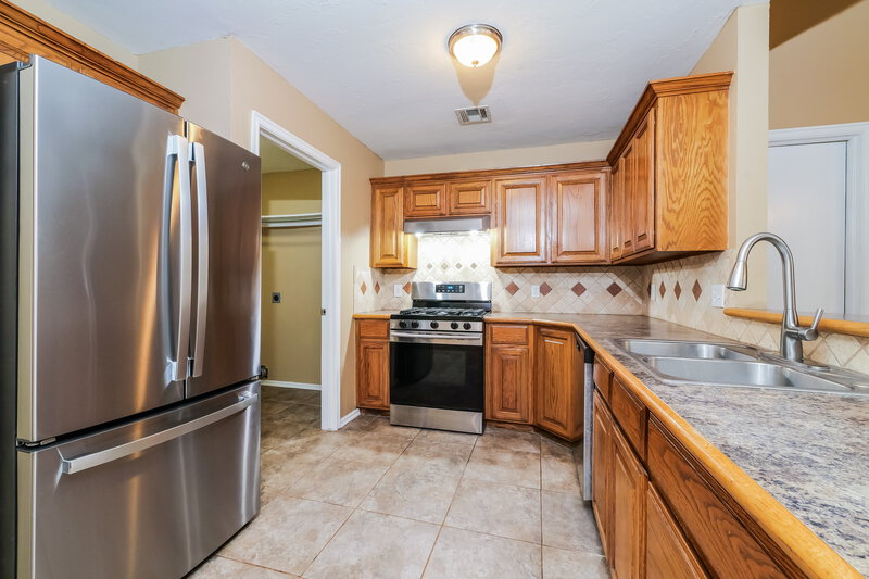 1,675/Mo, 13312 Mayberry Pl Oklahoma City, OK 73142 Kitchen View