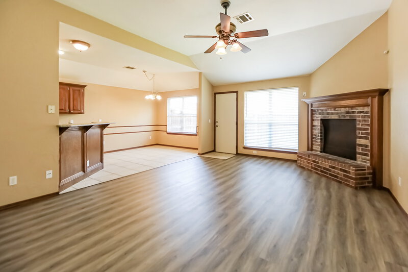 1,595/Mo, 2817 SE 96th St Oklahoma City, OK 73160 Living Room View 2