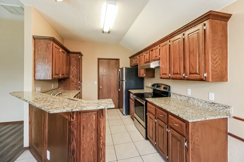 1,595/Mo, 2817 SE 96th St Oklahoma City, OK 73160 Kitchen View