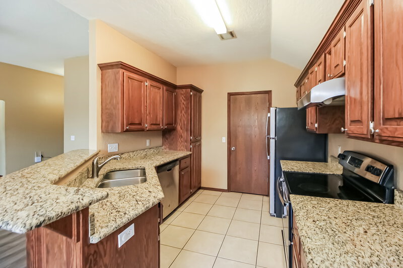 1,595/Mo, 2817 SE 96th St Oklahoma City, OK 73160 Kitchen View 2