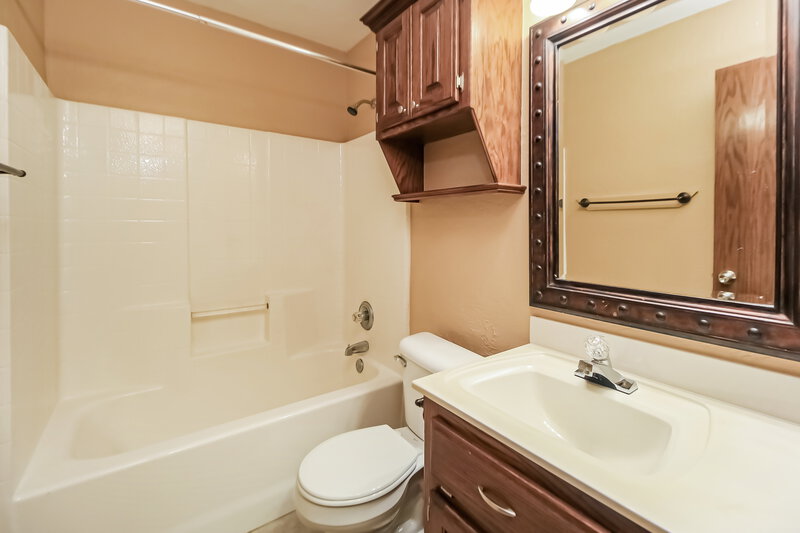 1,595/Mo, 2817 SE 96th St Oklahoma City, OK 73160 Bathroom View