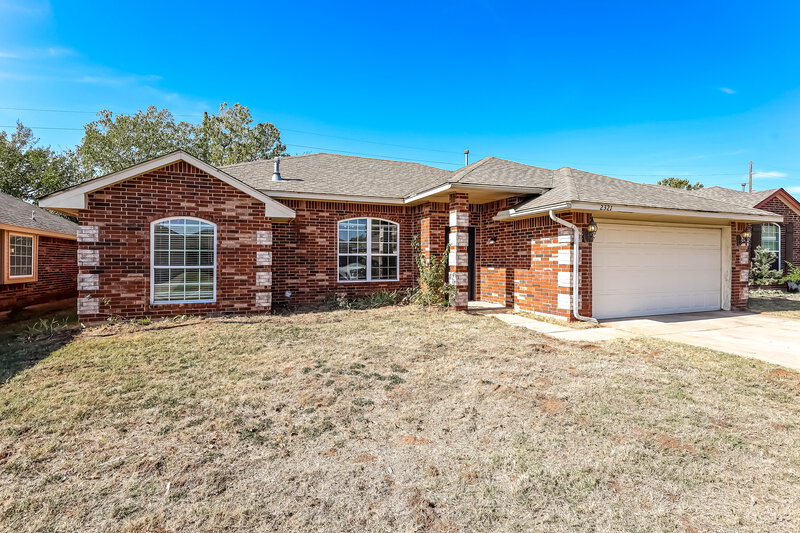2,230/Mo, 2321 Fruitful Dr Midwest City, OK 73130 Front View