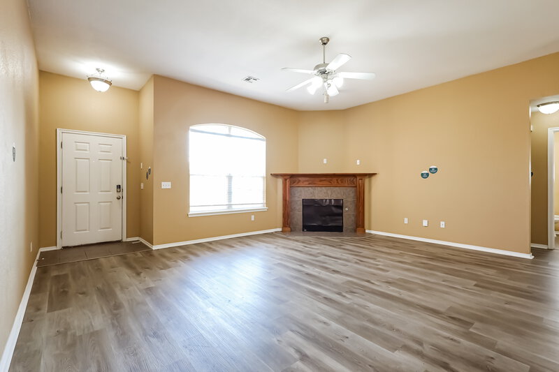 2,230/Mo, 2321 Fruitful Dr Midwest City, OK 73130 Living Room View 2