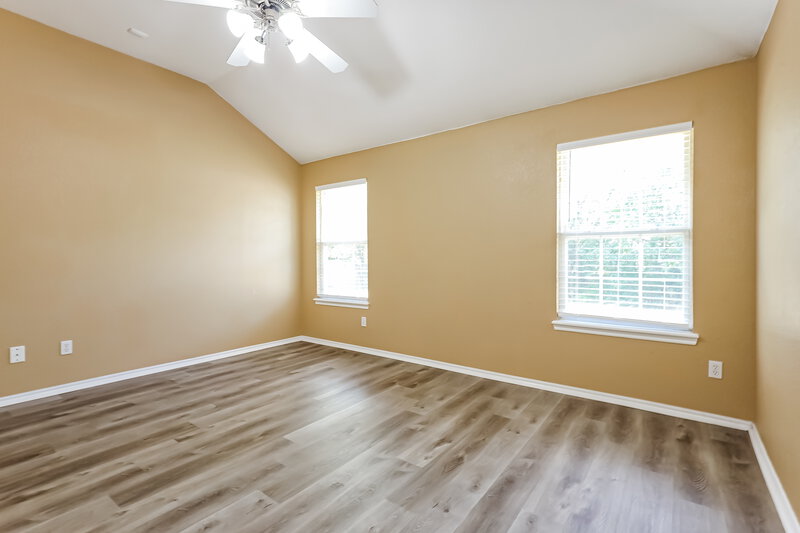 2,230/Mo, 2321 Fruitful Dr Midwest City, OK 73130 Main Bedroom View 2