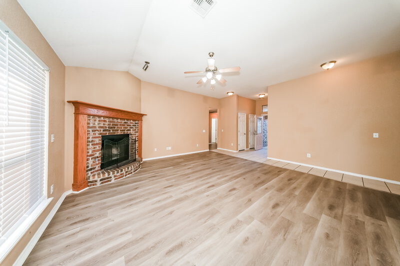 1,505/Mo, 912 SW 38th St Moore, OK 73160 Living Room View