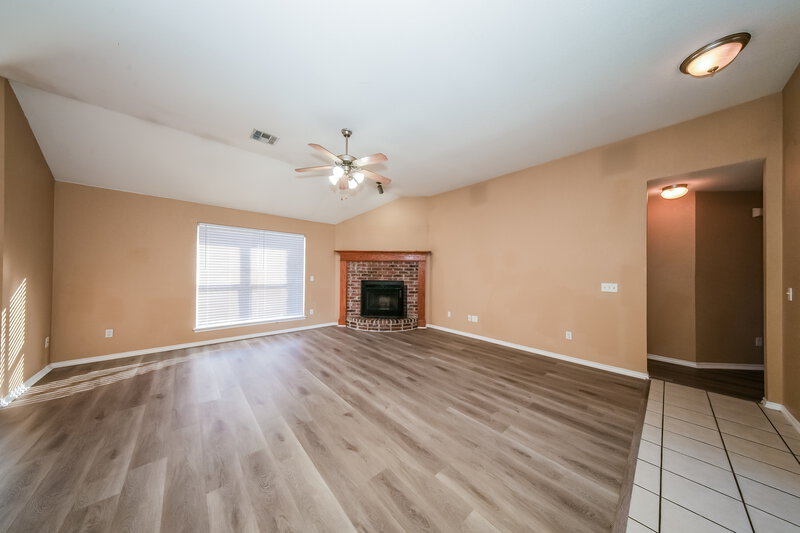 1,505/Mo, 912 SW 38th St Moore, OK 73160 Living Room View 2