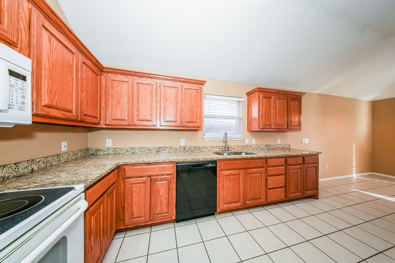 1,505/Mo, 912 SW 38th St Moore, OK 73160 Kitchen View 2