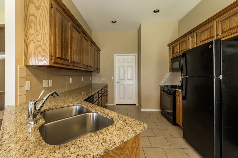 1,485/Mo, 5113 SE 79th St Oklahoma City, OK 73135 Kitchen View