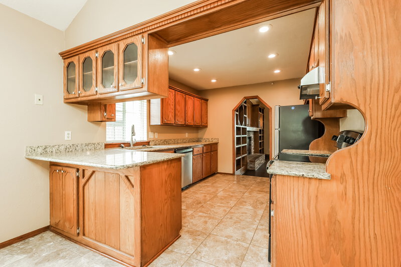 1,600/Mo, 11225 Glendover Ct Oklahoma City, OK 73162 Breakfast Nook View
