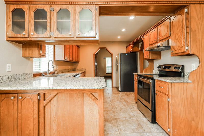 1,600/Mo, 11225 Glendover Ct Oklahoma City, OK 73162 Kitchen View