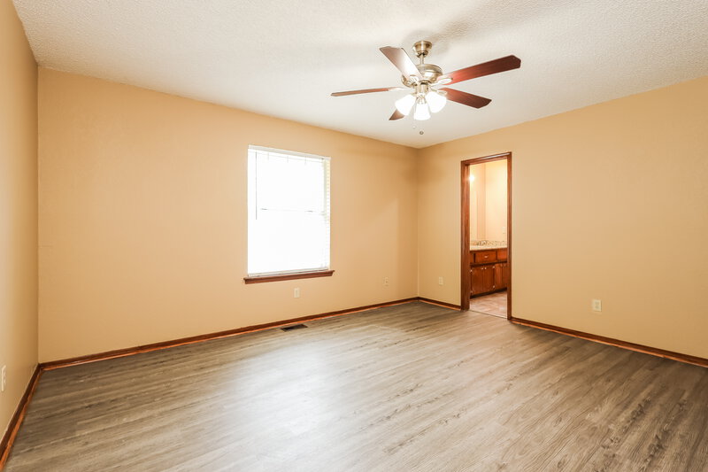 1,600/Mo, 11225 Glendover Ct Oklahoma City, OK 73162 Main Bedroom View 2