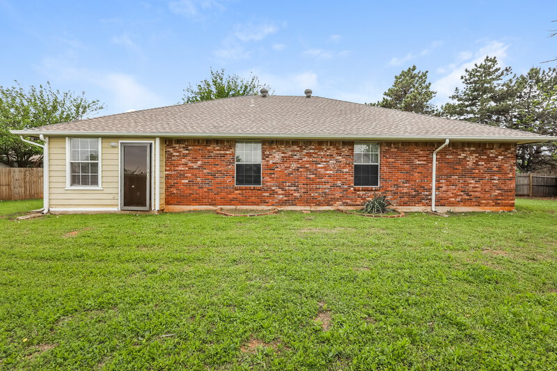 1,600/Mo, 11225 Glendover Ct Oklahoma City, OK 73162 Rear View