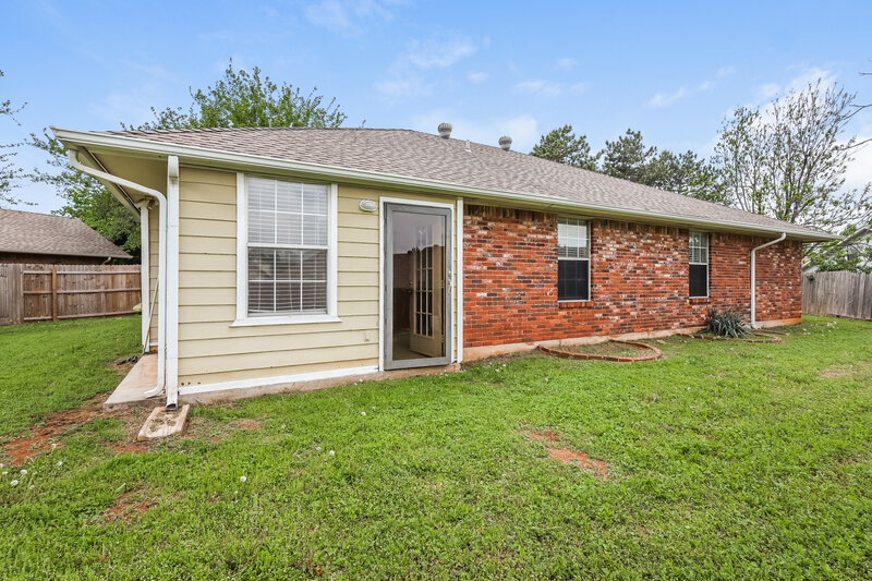 1,600/Mo, 11225 Glendover Ct Oklahoma City, OK 73162 Rear View 2