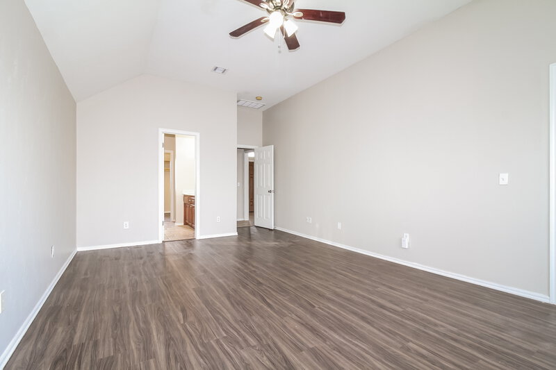 1,610/Mo, 409 Eastview Dr Yukon, OK 73099 Main Bedroom View 2