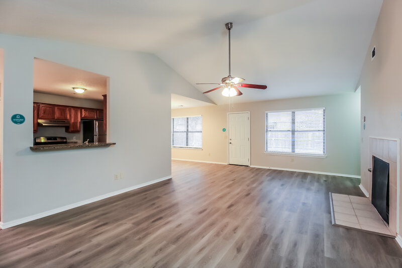 1,590/Mo, 16 N Greengate Dr Yukon, OK 73099 Living Room View 2